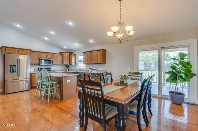 140 Willow Ridge Drive, Chuckey, TN 37641