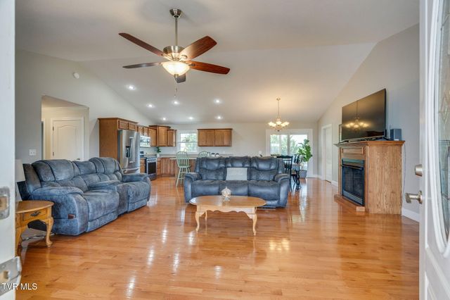 140 Willow Ridge Drive, Chuckey, TN 37641