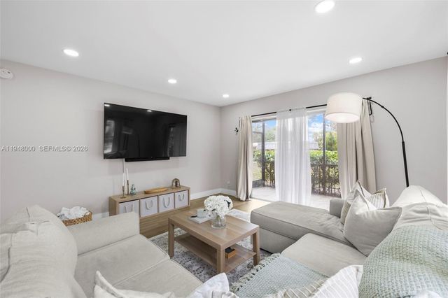 6100 S Falls Cir Dr 101, Lauderhill, FL 33319