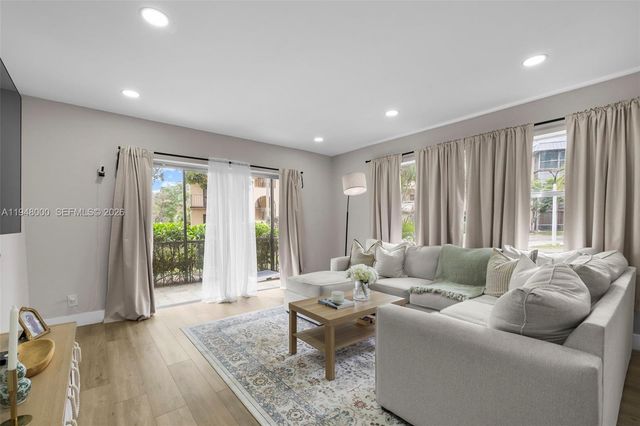 6100 S Falls Cir Dr 101, Lauderhill, FL 33319