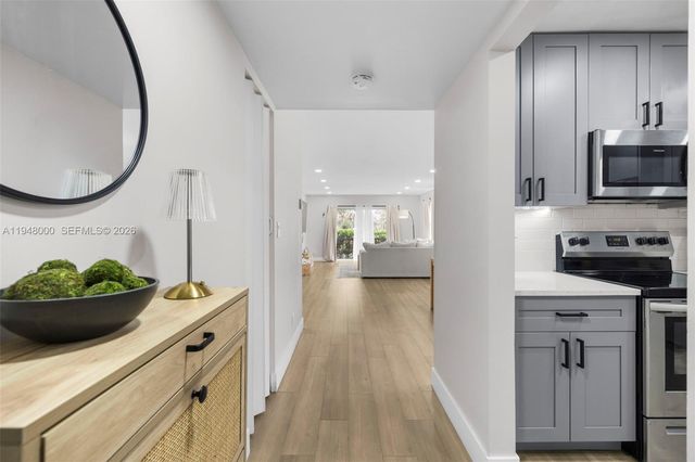 6100 S Falls Cir Dr 101, Lauderhill, FL 33319