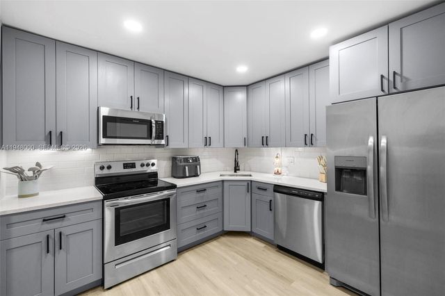 6100 S Falls Cir Dr 101, Lauderhill, FL 33319