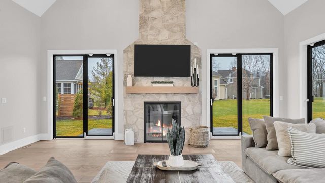 525 Maple STREET, Lake Geneva, WI 53147