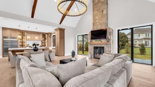 525 Maple STREET, Lake Geneva, WI 53147