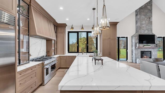 525 Maple STREET, Lake Geneva, WI 53147