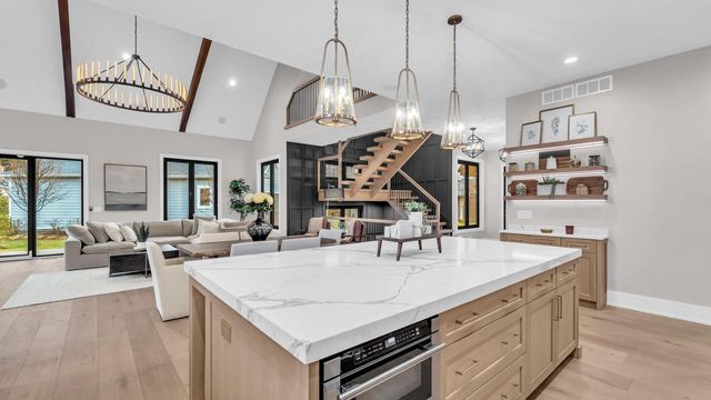 525 Maple STREET, Lake Geneva, WI 53147