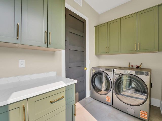 525 Maple STREET, Lake Geneva, WI 53147