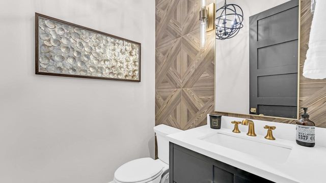 525 Maple STREET, Lake Geneva, WI 53147