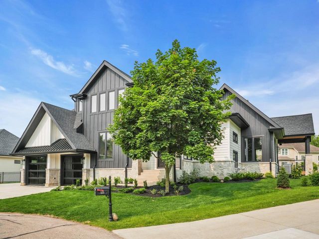 525 Maple STREET, Lake Geneva, WI 53147