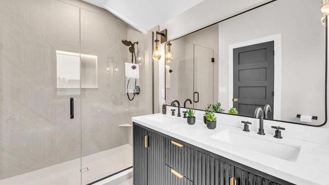 525 Maple STREET, Lake Geneva, WI 53147