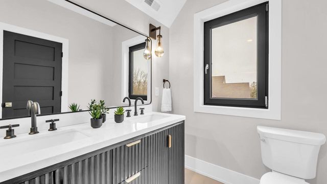 525 Maple STREET, Lake Geneva, WI 53147