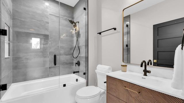 525 Maple STREET, Lake Geneva, WI 53147