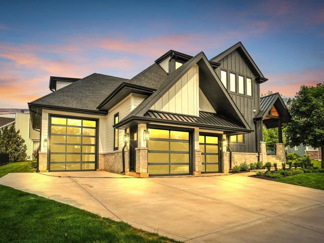 525 Maple STREET, Lake Geneva, WI 53147