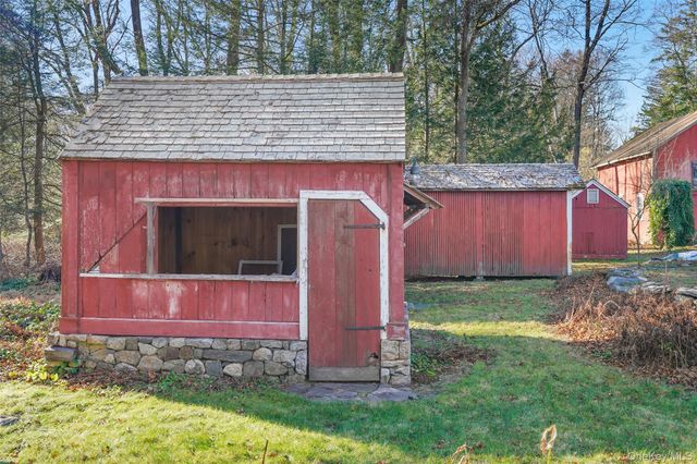 25 Greenwich Road, Bedford, NY 10506