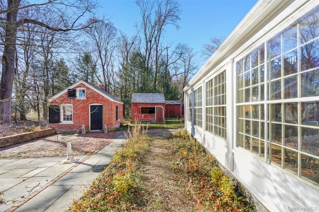 25 Greenwich Road, Bedford, NY 10506