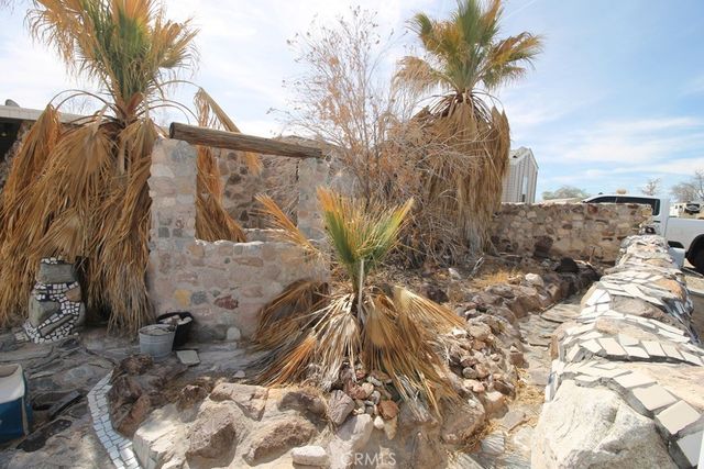 1233 Desert Drive, Needles, CA 92363