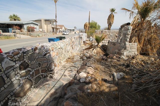 1233 Desert Drive, Needles, CA 92363