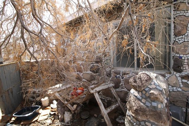 1233 Desert Drive, Needles, CA 92363