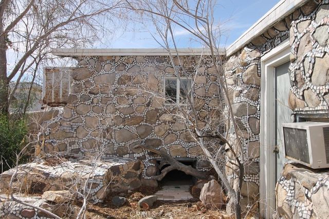 1233 Desert Drive, Needles, CA 92363