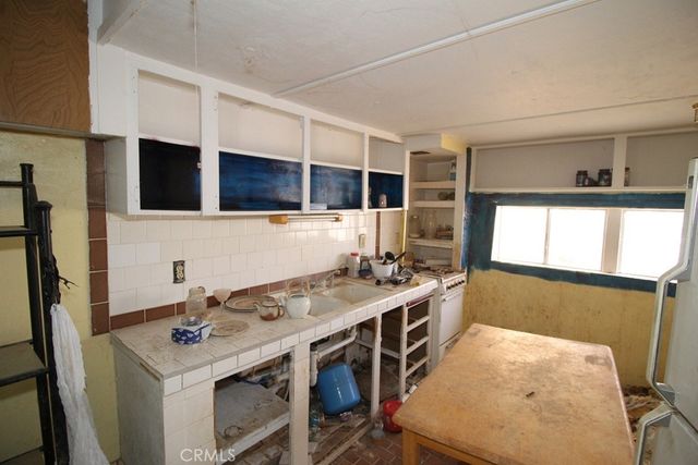 1233 Desert Drive, Needles, CA 92363