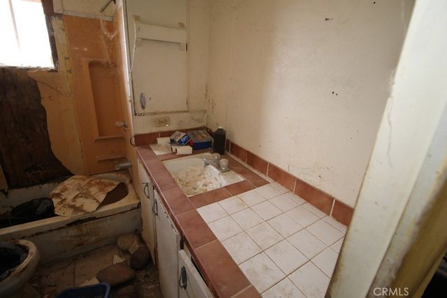 1233 Desert Drive, Needles, CA 92363