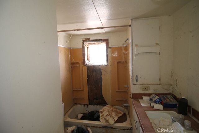 1233 Desert Drive, Needles, CA 92363