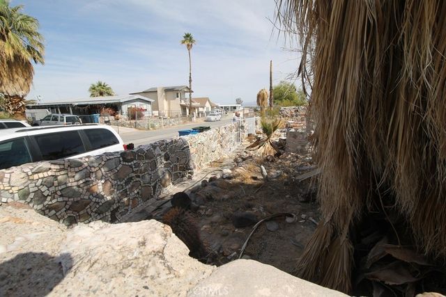 1233 Desert Drive, Needles, CA 92363