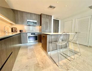 88 SW 7th St 1805, Miami, FL 33130