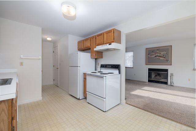 111 Mallane Lane APT 19A, Naugatuck, CT 06770
