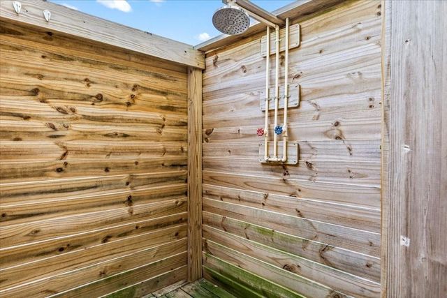 16611 Bahama Way, Jamaica Beach, TX 77554