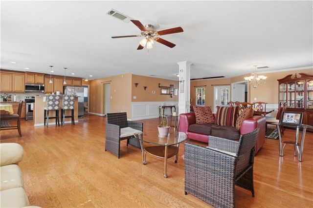 3430 Park Glenn Lane, Snellville, GA 30078