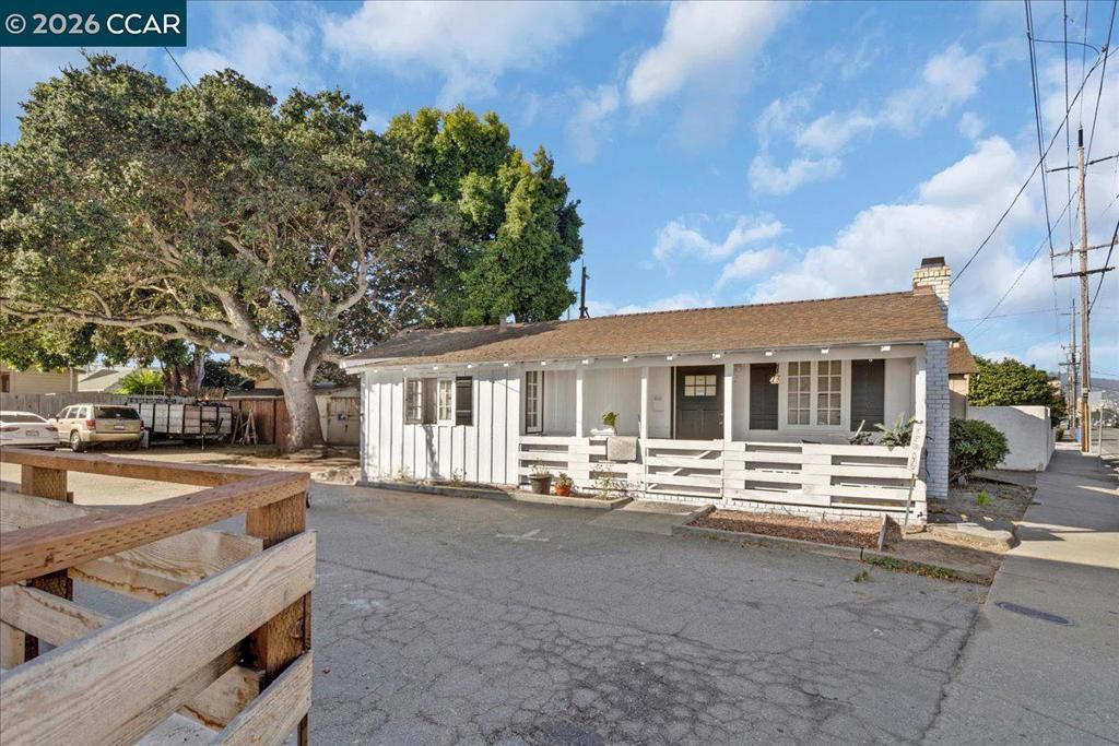 Image 7 of property listing at 1230 Del Monte Ave, Monterey, CA 93940