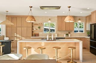 526 Saxony, Encinitas, CA 92024