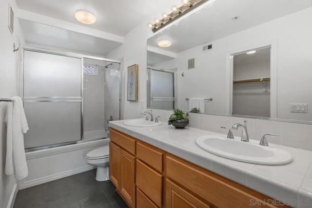 2710 E Evans Rd 2, San Diego, CA 92106