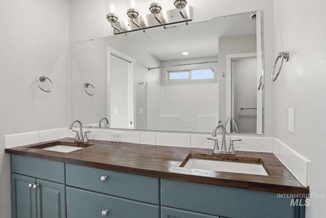 1350 N Massey Ave, Kuna, ID 83634