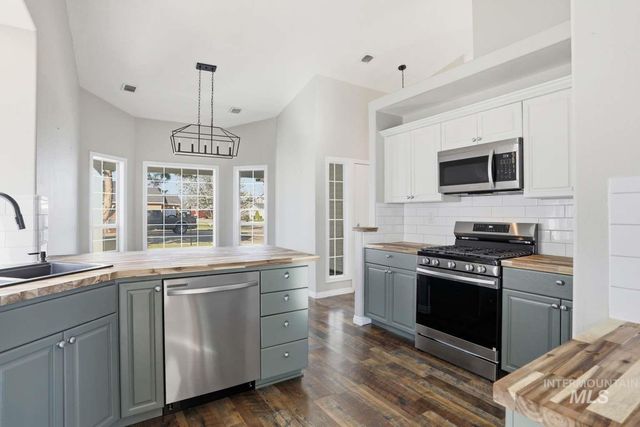 1350 N Massey Ave, Kuna, ID 83634