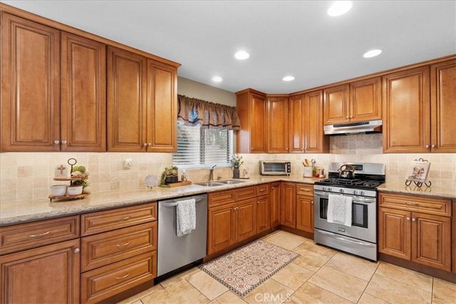 5825 Opal Court, Fontana, CA 92336