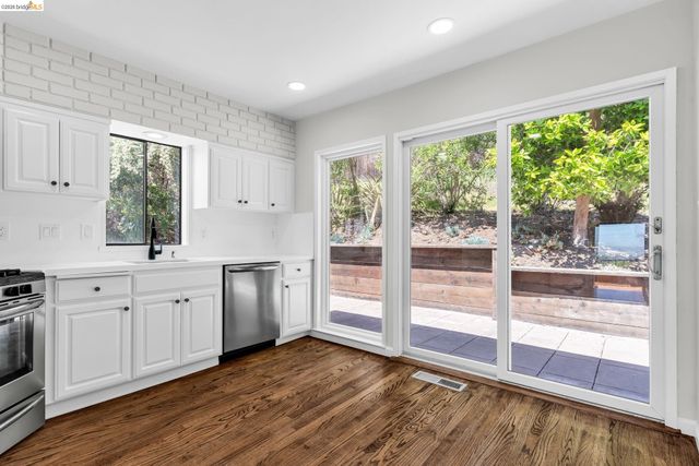 10 Sereno Cir, Oakland, CA 94619