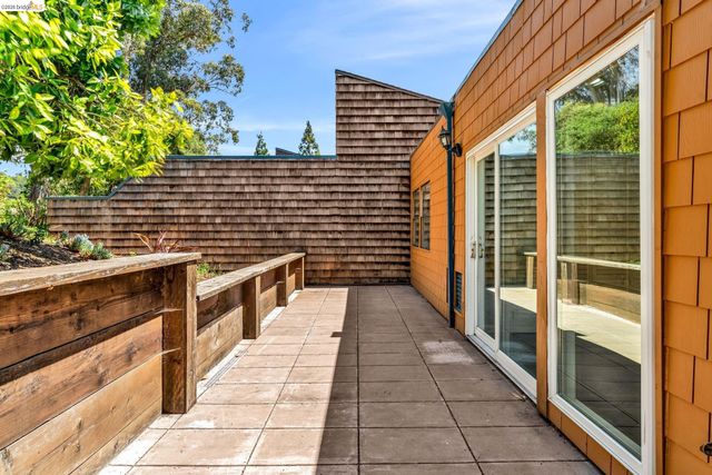 10 Sereno Cir, Oakland, CA 94619