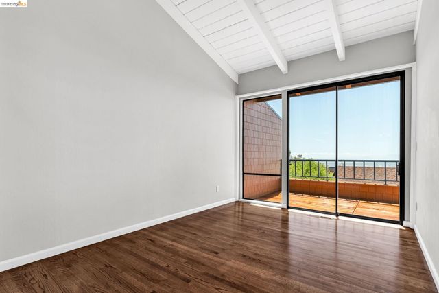 10 Sereno Cir, Oakland, CA 94619