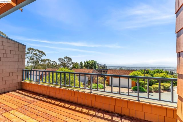 10 Sereno Cir, Oakland, CA 94619