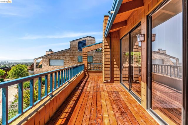 10 Sereno Cir, Oakland, CA 94619