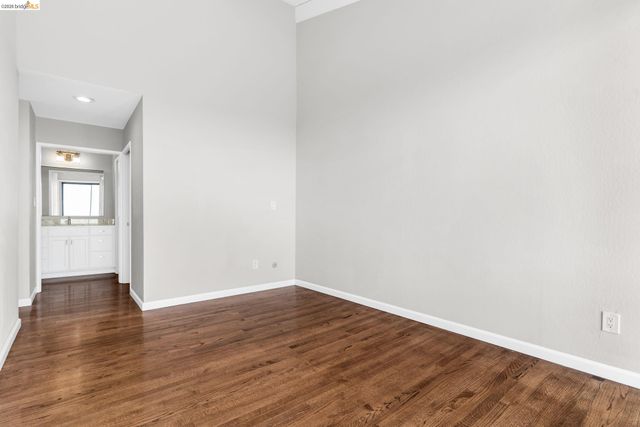 10 Sereno Cir, Oakland, CA 94619