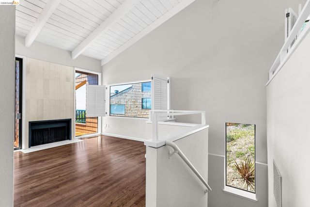 10 Sereno Cir, Oakland, CA 94619