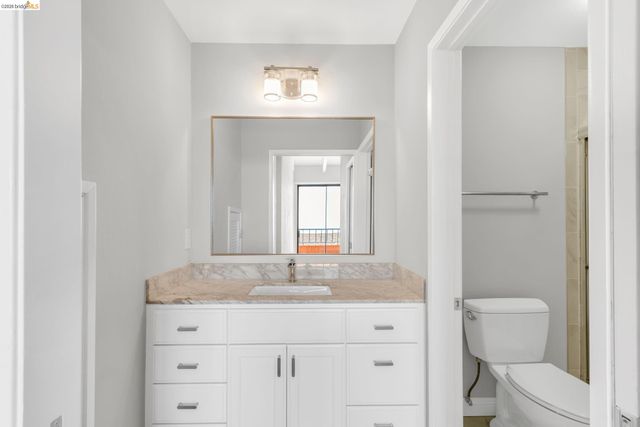 10 Sereno Cir, Oakland, CA 94619