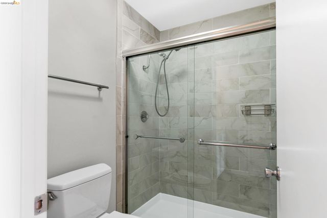 10 Sereno Cir, Oakland, CA 94619