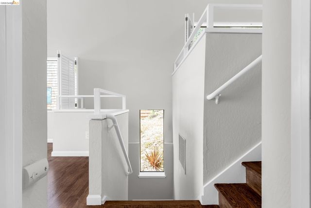 10 Sereno Cir, Oakland, CA 94619