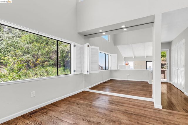 10 Sereno Cir, Oakland, CA 94619