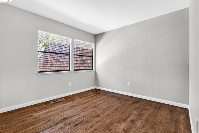 10 Sereno Cir, Oakland, CA 94619