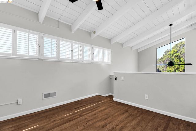 10 Sereno Cir, Oakland, CA 94619